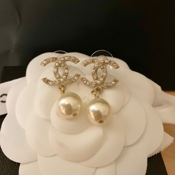 CHANEL Jewelry - Chanel Earring